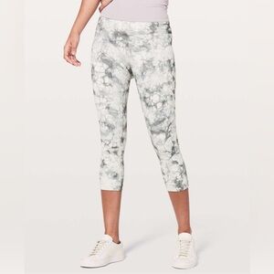 🍋 Lululemon “Wunder Under HR Crop *Luxtreme”🍋EUC ⭐️LIKE NEW⭐️ {Sz:6} 🩶Shibori🤍